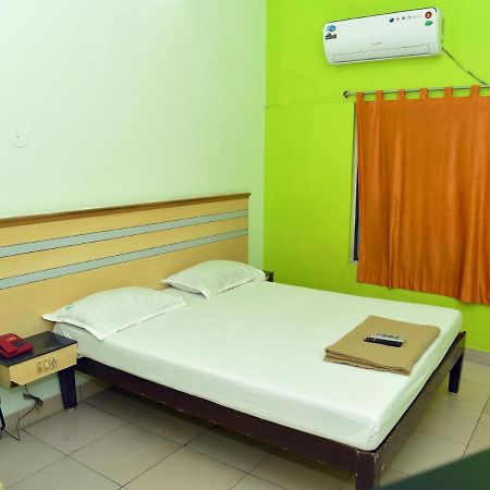 Hotel Aditya Pondicherry Esterno foto