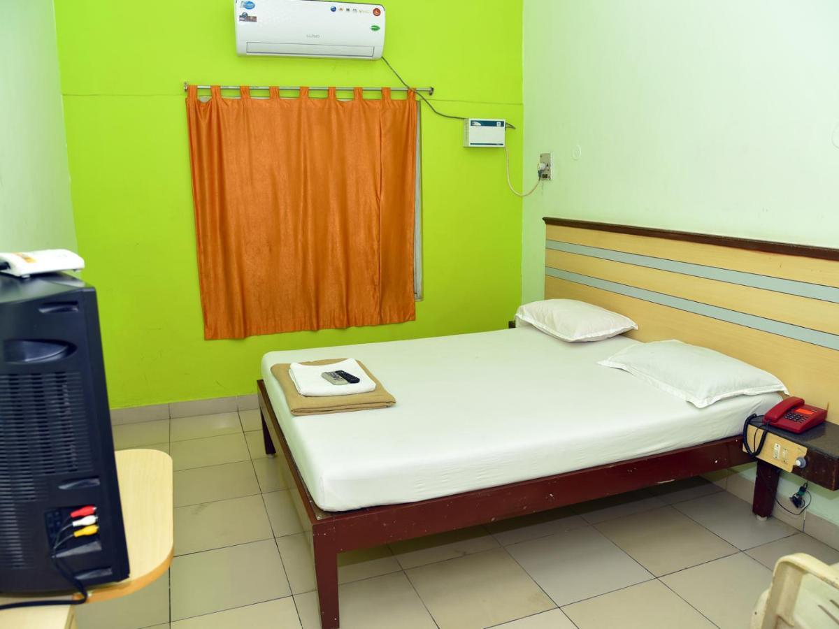 Hotel Aditya Pondicherry Esterno foto