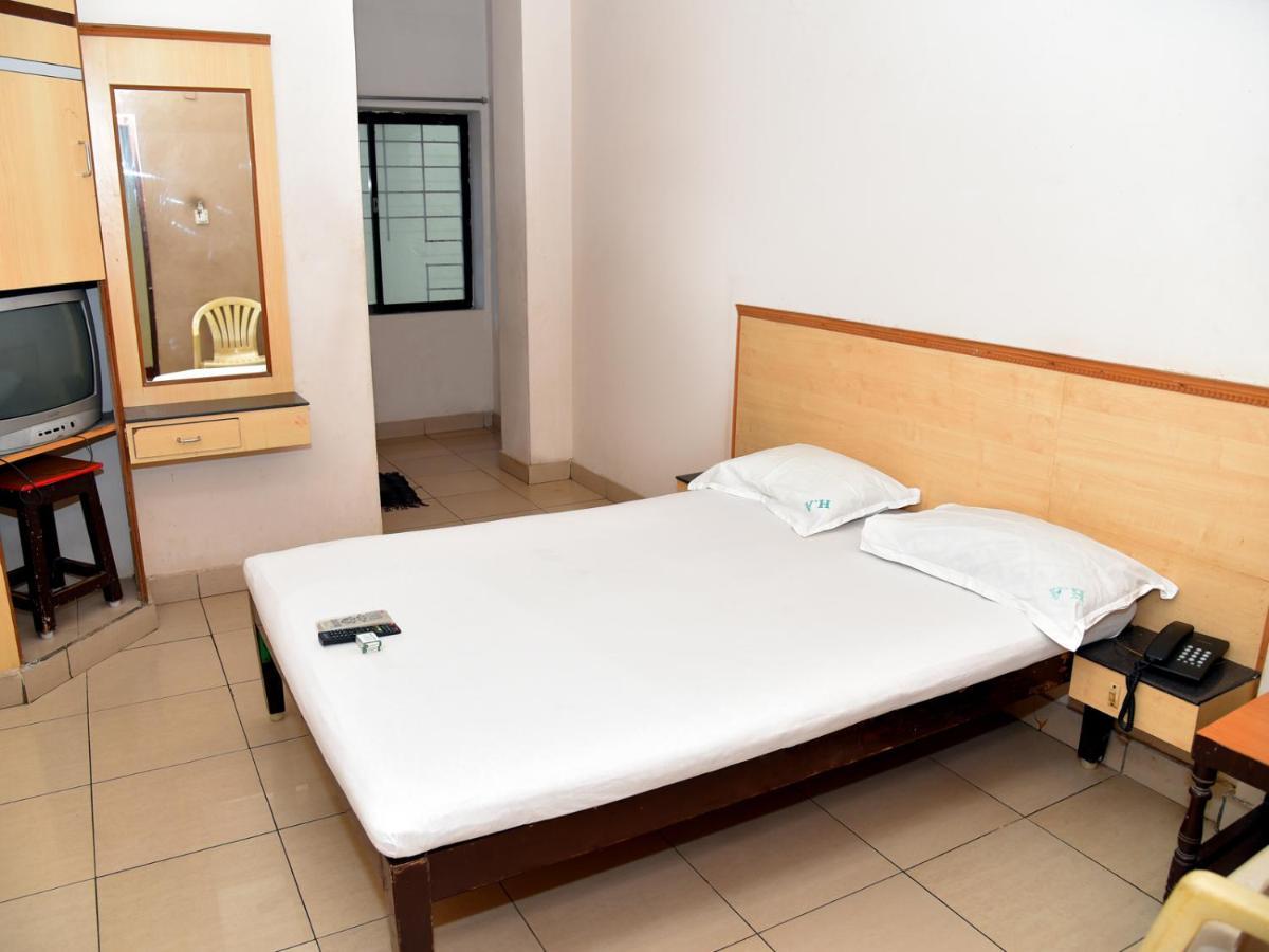 Hotel Aditya Pondicherry Esterno foto
