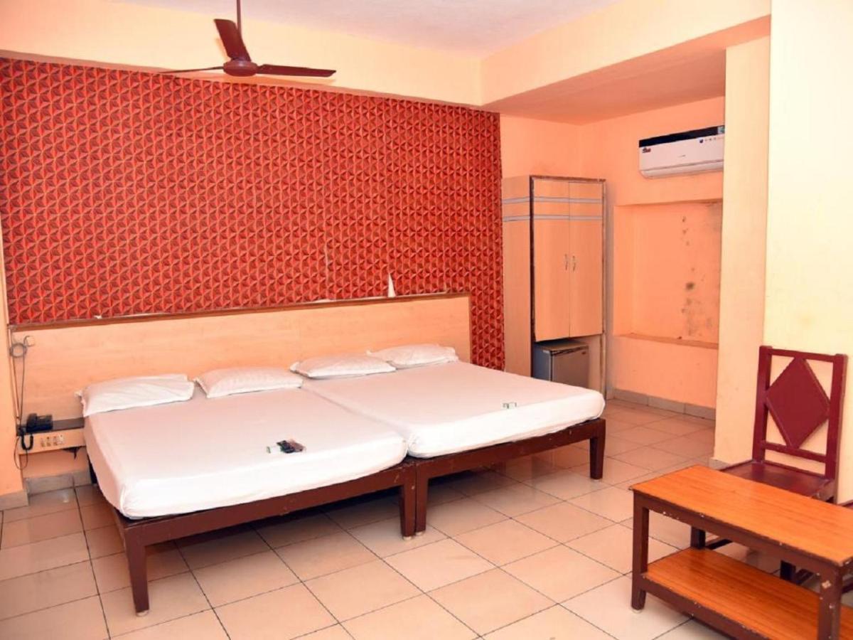 Hotel Aditya Pondicherry Esterno foto